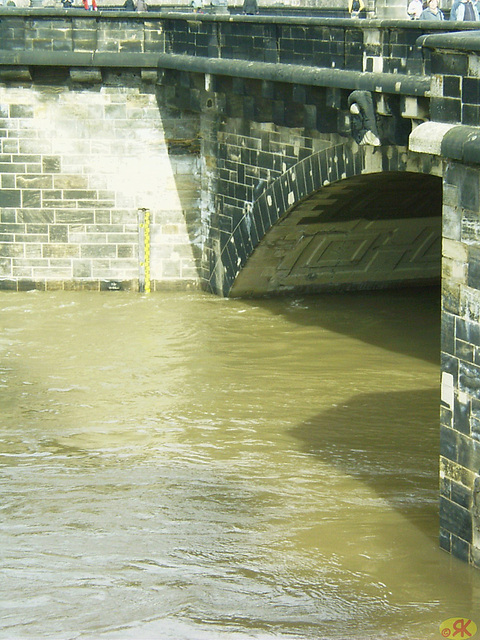 2006-04-05 005 Hochwasser Pegel 7,40 m; Vortag 7,49 m, 2002  9,40 m