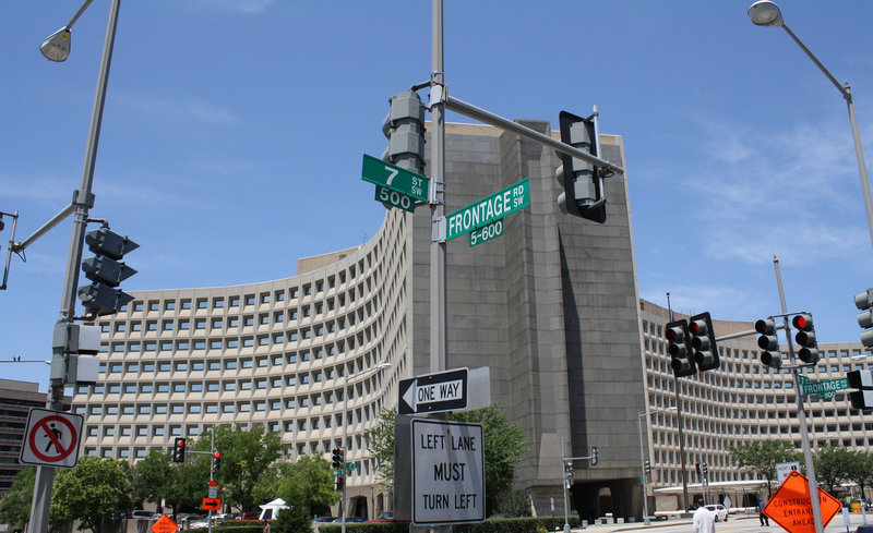 18a.HUD.MarcelBreuer.SW.WDC.14July2009