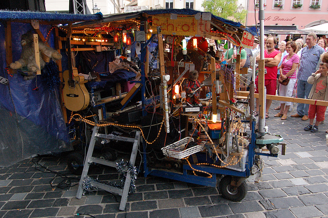 El rubaĵoj ekestis artverko! Aus Müll entstand ein Kunstwerk.