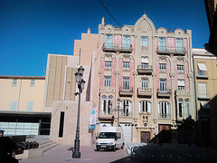 Valencia: edificio en pl. de la Almoina.