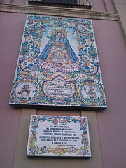 Valencia: placa a la Virgen de los Desamparados.