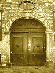 Double porte Henry L.W. Jensen double door.   Copenhague .  26-10-2008-  Sepia