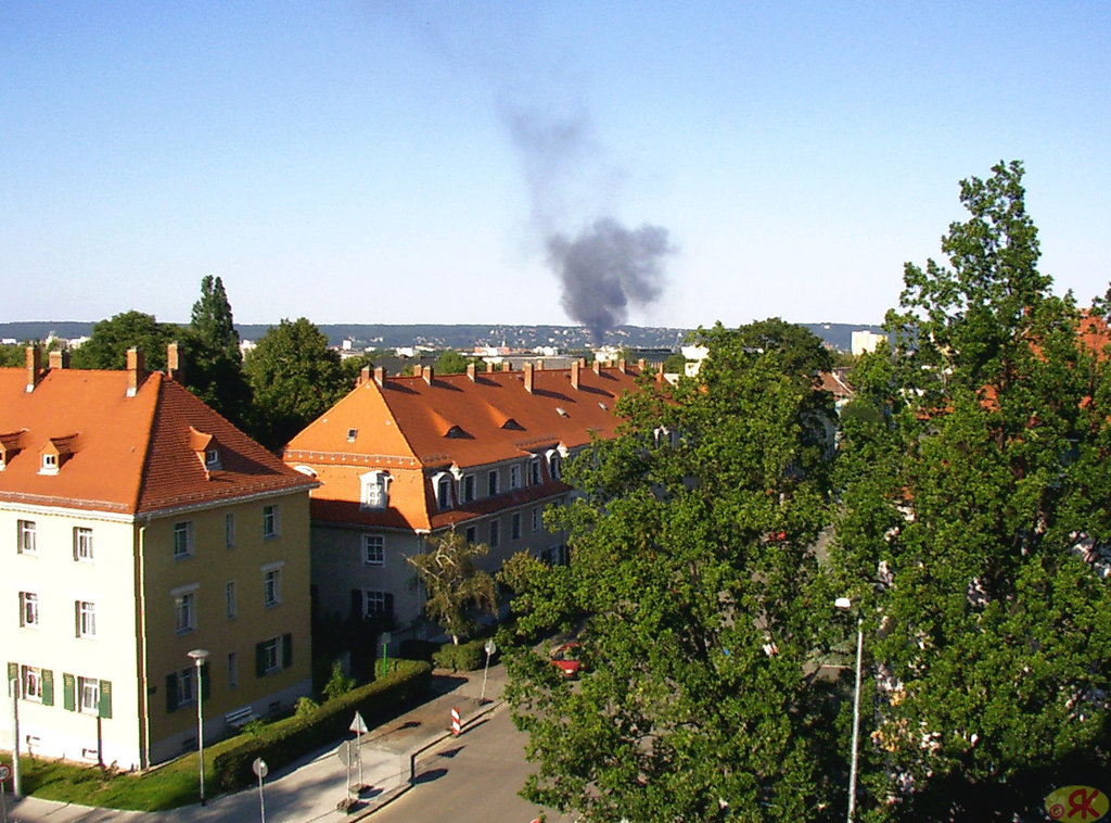 2004-07-29 1 brulas en Dresdeno