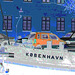 Bateau- auto- lampadaire et belles fenêtres /  Kobenhavn blue vehicule with windows & street lamp zone.   Copenhague / Copenhagen.  26-10-2008 - Négatif postérisé