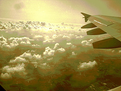 Aile et nuages - Vol Air Transat Bruxelles-Montréal- 29 octobre 2008-  Sepia postérisé