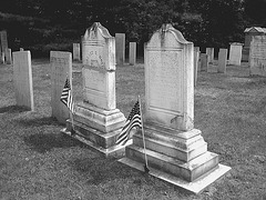 Cimetière de Johnson  /  Johnson's cemetery -   Vermont .  USA /  États-Unis.  23 mai 2009 - N & B