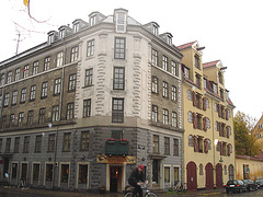 Ramarquable façade de coin de rue / Street corner noticeable façade - Copenhague.  26 octobre 2008  -  Cafe Stoerkodder.