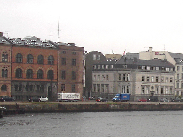 Architecture et bateau de touriste /  Saga Queen boat eyesight.  Copenhagen.  26-10-2008