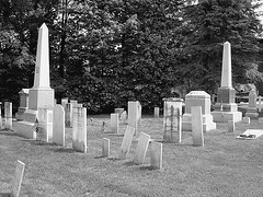 Cimetière de Johnson  /  Johnson's cemetery -   Vermont .  USA /  États-Unis.  23 mai 2009  - N & B