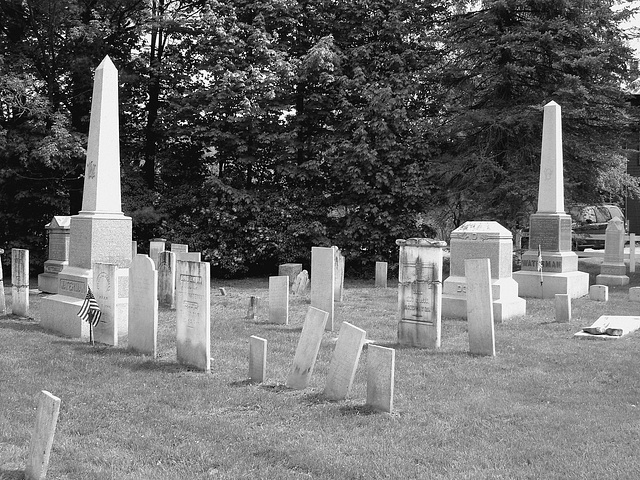 Cimetière de Johnson  /  Johnson's cemetery -   Vermont .  USA /  États-Unis.  23 mai 2009  - N & B