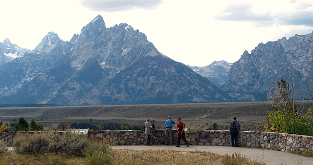 Visitors at Snake River Overlook (1561)