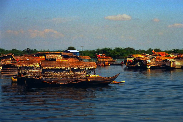 Fishing boats at the Tonlé Sap river