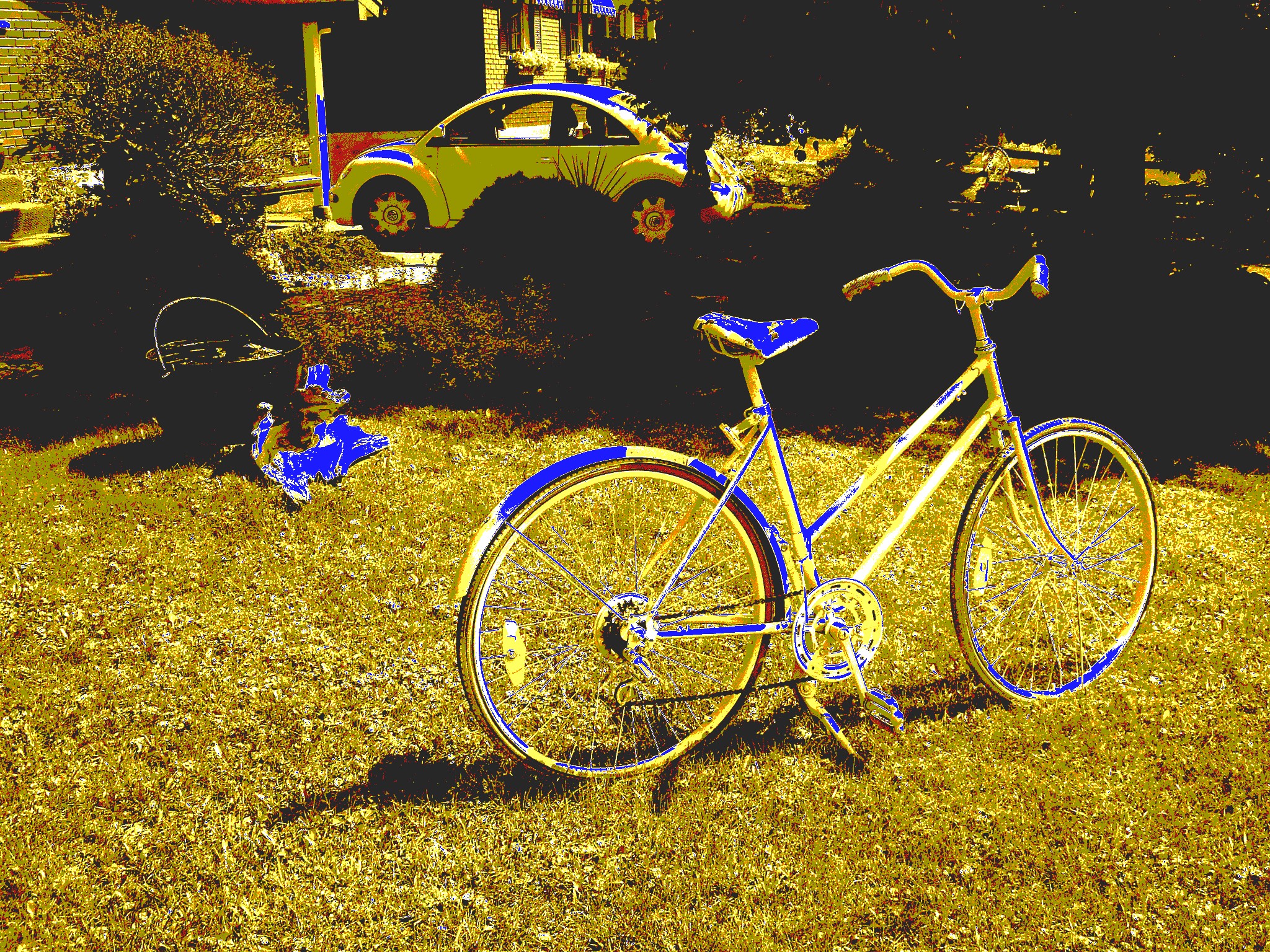 Vélo de fantôme avec marmite et VW /  VW with big pot and ghost bike -  Dans ma ville  /  Hometown.  17 juillet 2009 - Sepia et changement de couleur