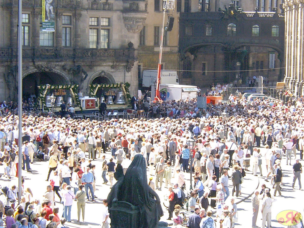 2003-05-04 .05 Dresdeno, sonorilokonsekrado