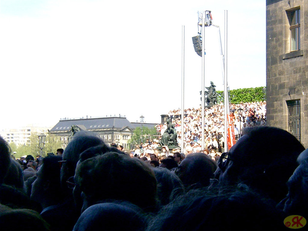 2003-05-04 .10 Dresdeno, sonorilokonsekrado