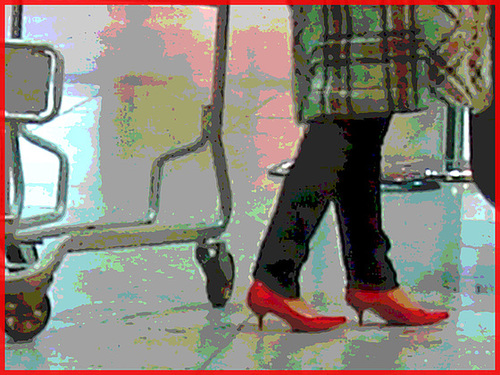 La Dame aux escarpins rouges /  Lady in red heels -  Montreal airport /  Aéroport de Montréal -  15 Novembre 2008 - Postérisation