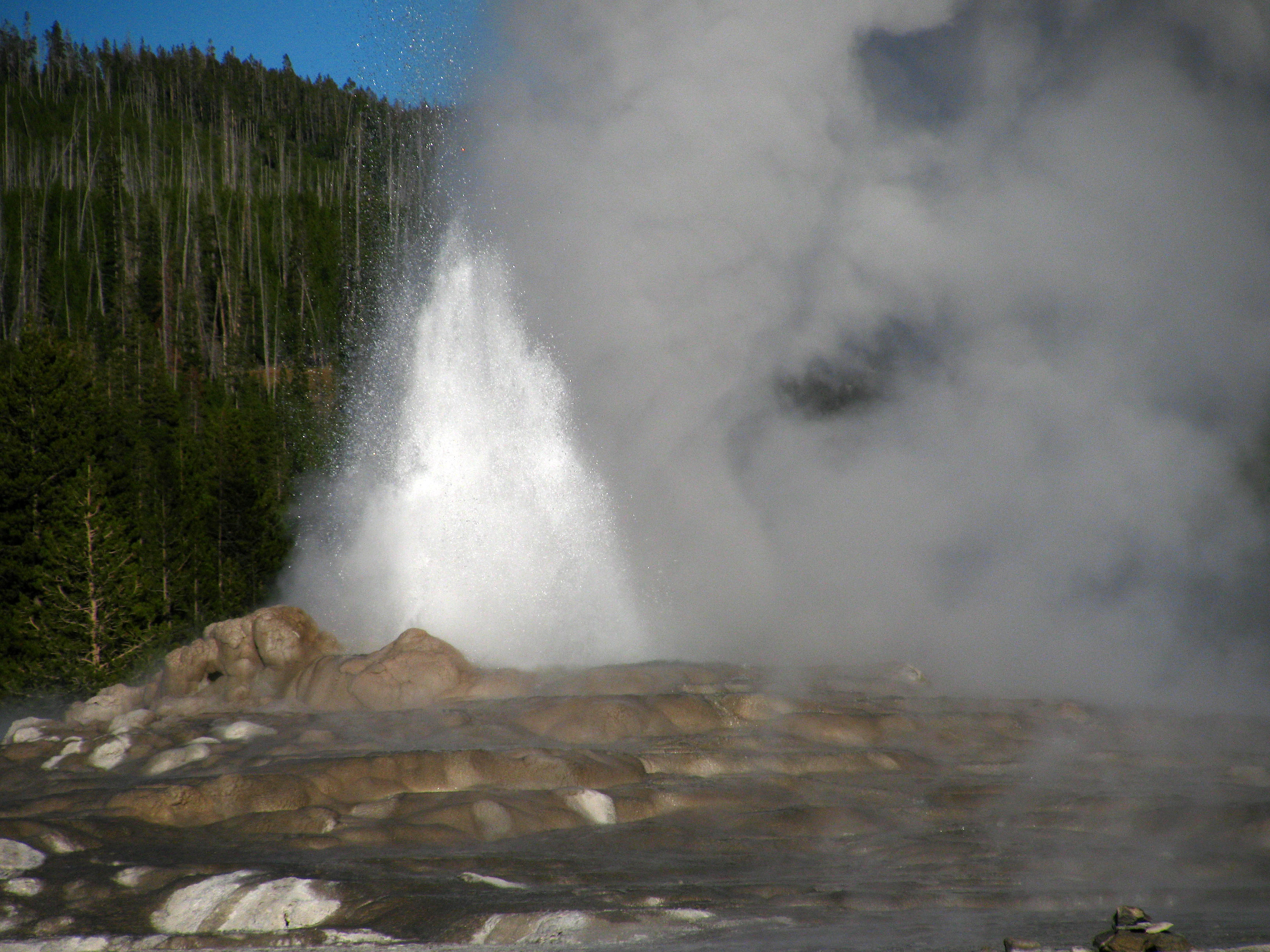 Old Faithful Geyser (1625) Old Faithful Geyser (1625)