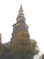 Horloge et clocher / Clock and church tower.  Copenhagen / Copenhague.  26 octobre 2008