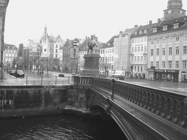 Cavalier sculptural /  Horse rider sculpture area.   Copenhague.  26-10-2008-  N & B