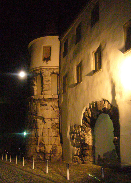 Regensburg - Porta praetoria bei Nacht