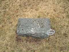 Mountain view cemetery. Saranac lake area.  NY. USA . March 29th 2009 -  Funeral ruin /   Ruine funéraire