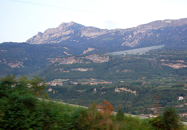 Vasta valo, altaj montoj /Weites Tal, hohe Berge