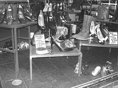 Lèche-vitrines podoérotique NYT / NYT erotic footwears window display.  Copenhague. 26-10-2008 - N & B