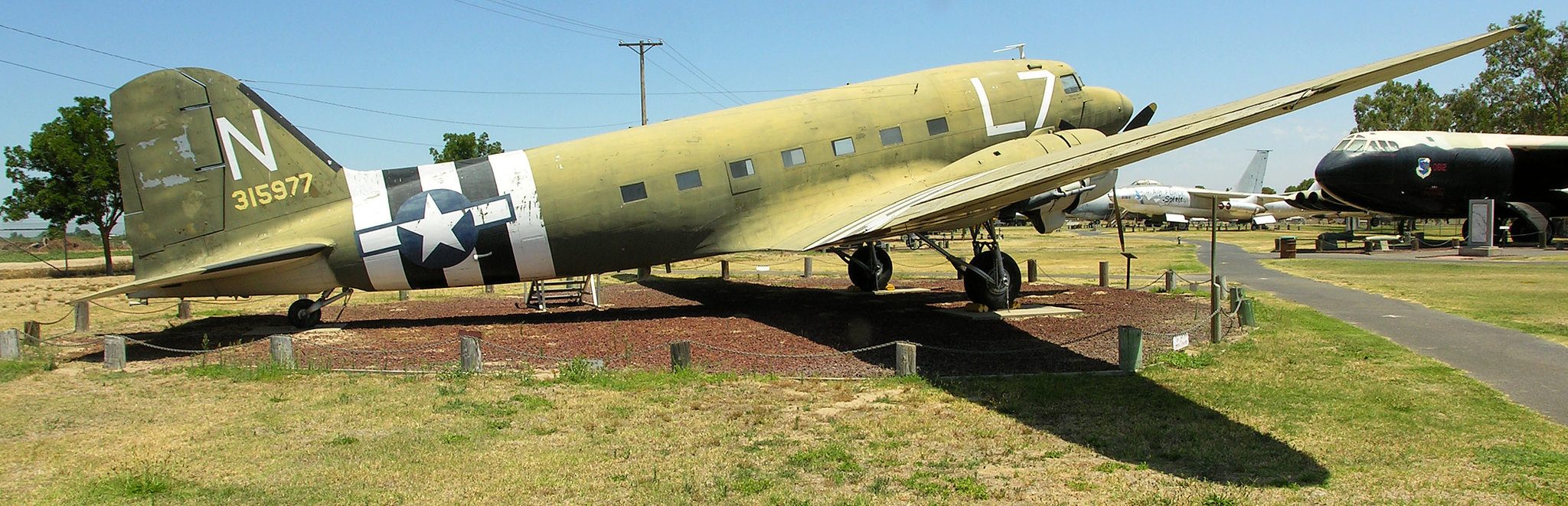 Douglas C-47 Skytrain (8411)