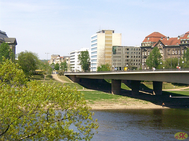 2003-05-04 17 Dresdeno, centro-promenado