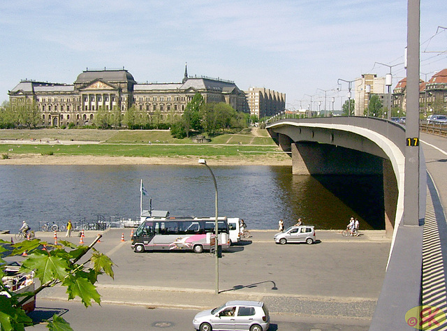 2003-05-04 29 Dresdeno, centro-promenado