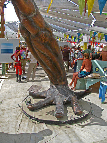 Sculpture By Todji Kurtzman In Center Cafe (1448)