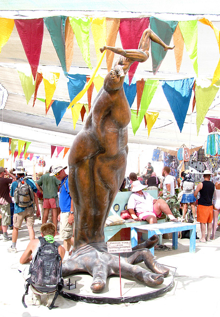 Sculpture By Todji Kurtzman In Center Cafe (1449)