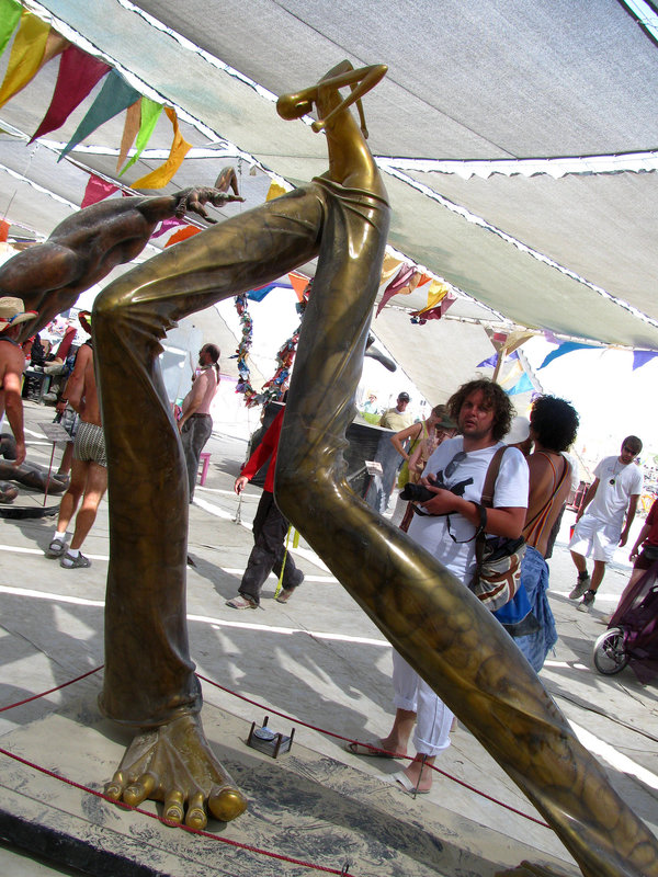 Sculpture By Todji Kurtzman In Center Cafe (1457)