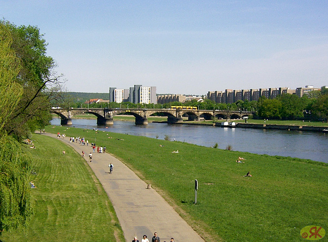 2003-05-04 48 Dresdeno, centro-promenado