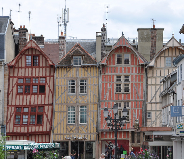 TROYES MAISONS DE TRAVERS