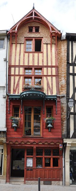 TROYES