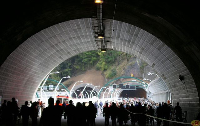 2004-09-12 45 A17 - Weißeritztalbrücke, Westausgang Tunnel C