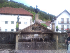 Ochagavía (Navarra): fuente.