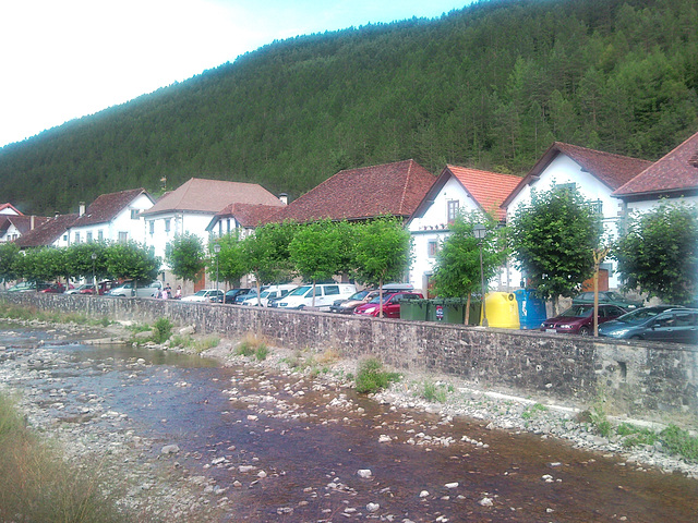 Ochagavía (Navarra): río Salazar.