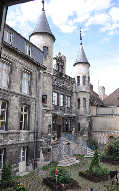 TROYES MUSEE DE VAULUISANT