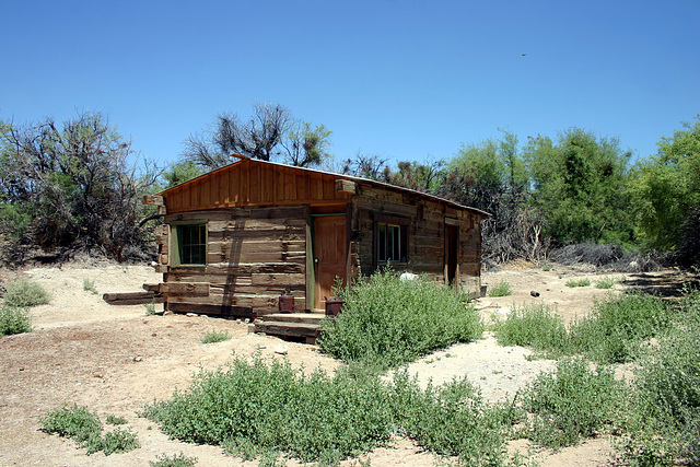 Railroad-tie Cabin