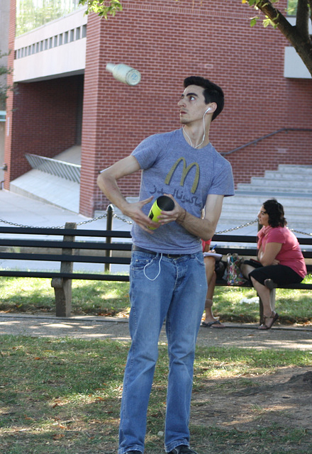 02.PourBoys.Juggler.Dupont.WDC.19Sep2009