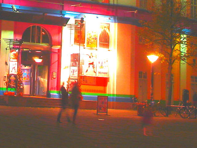 Éclairage cinématographique de soir / Cinema lighting.   Copenhague /  Copenhagen.  25-10-2008 - Couleurs ravivées