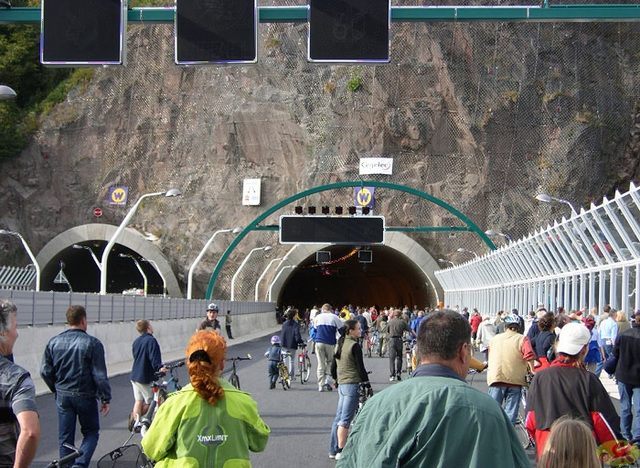 2004-09-12 54 A17 - Weißeritztalbrücke, Osteingang Tunnel Dö