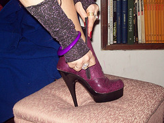 Mon amie Lady Roxy de l'Argentine   /  My friend Lady Roxy  from Argentina.   With  /  Avec permission. - Purple short high-heeled boots