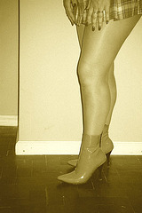 Mon amie Lady Roxy de l'Argentine   /  My friend Lady Roxy  from Argentina.   With  /  Avec permission.  - Pink boots.  sepia