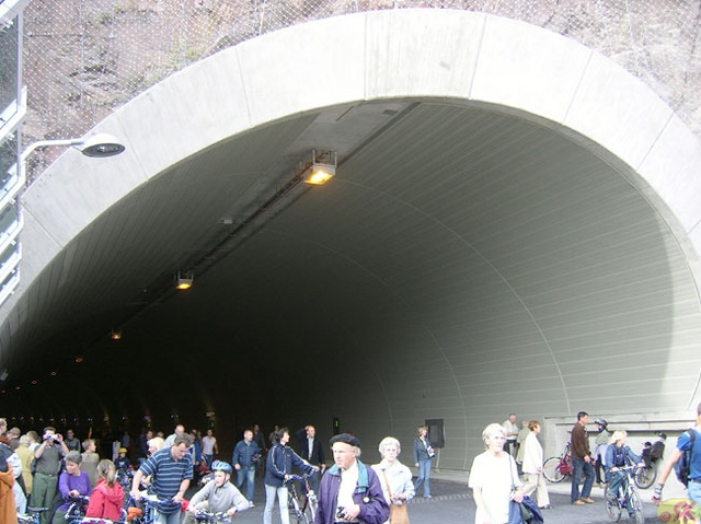2004-09-12 64 A17 - Ostende Tunnel Dölzschen