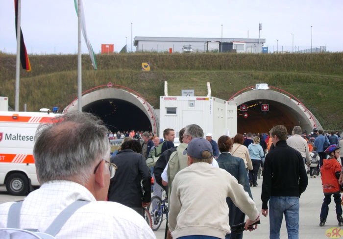 2004-09-12 71 A17 - Westausgang Tunnel Dölzschen, 1070 m lan