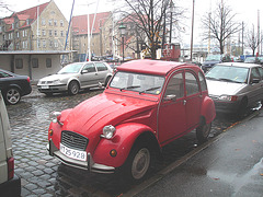 Citroën rouge / Red Citroën - 2CV6 club -   Copenhague .  26-10-2008