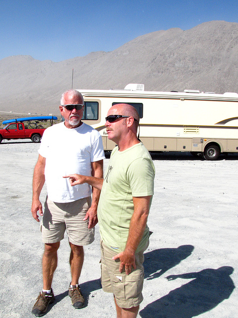 Darrel & Pete at Black Rock City (0882)